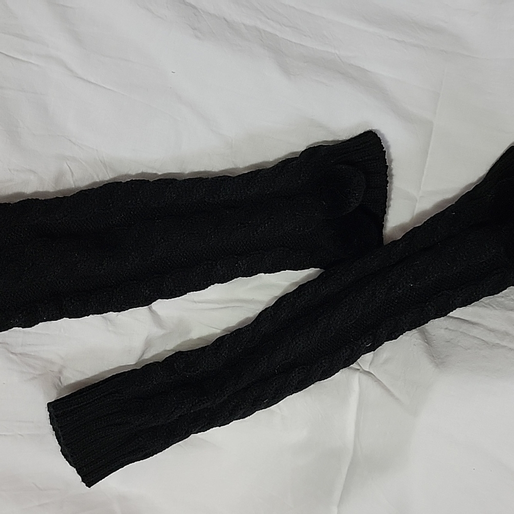 Little girls leg warmers. Black with pom poms.